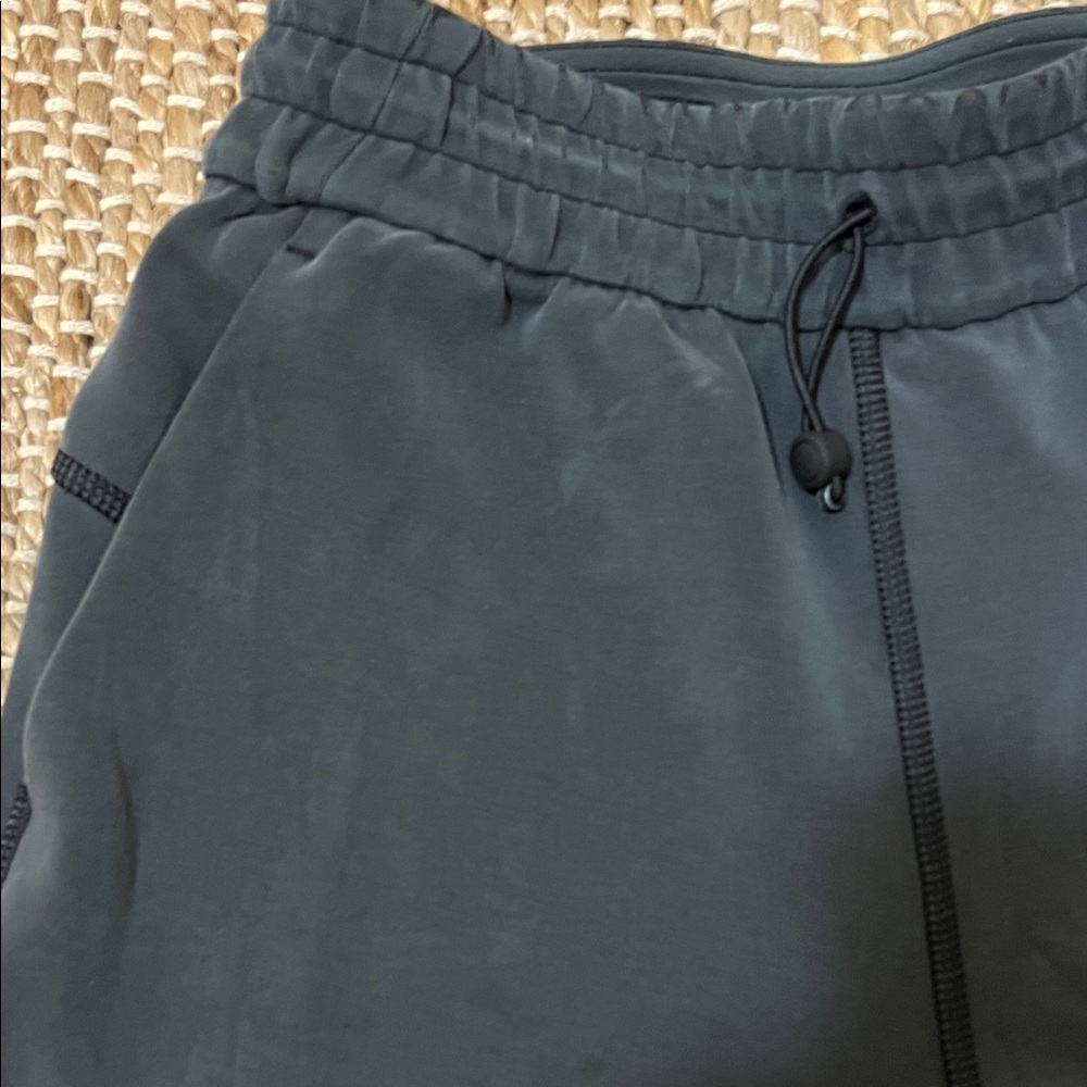 lululemon athletica women’s Black Joggers - Picture 3 of 4